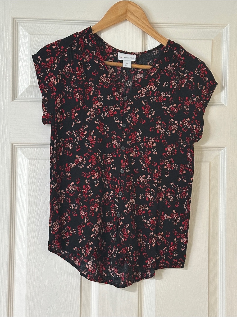 Liz Claiborne Black Floral Cap Sleeve Button-Front Blouse